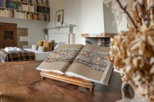 Old Bridge large and unique artful apartment with elevator