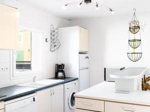 Villa 4 pièces lumineuse avec terrasse, garage, 6 couchages, proche plage et commerces, Narbonne-Plage - FR-1-409-19