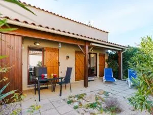 Villa climatisée 3 pièces pour 4 pers., avec WIFI, parking et piscine - Proche plage - FR-1-409-93 - Gruissan