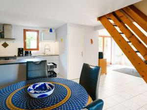 Villa climatisée 3 pièces pour 4 pers., avec WIFI, parking et piscine - Proche plage - FR-1-409-93