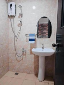 Casa Strata 2 BR 2 Baths whole house with roofdeck