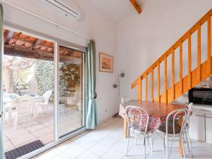 Pavillon climatisé 3 pièces avec mezzanine, terrasse, à 200m de la plage - 6 couchages - FR-1-409-153