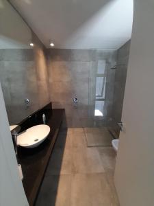 Hermosa casa en Puerto del Águila, a orillas del Dique Los Molinos