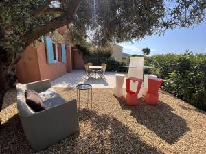 Maisons de vacances Maison renovee avec jardin et climatisation, proche vignes - FR-1-726-28 : photos des chambres