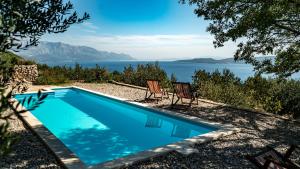 Dalmatian stone villa with heated pool