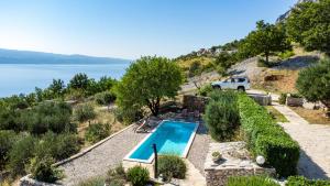 Dalmatian stone villa with heated pool