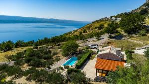 Dalmatian stone villa with heated pool