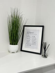 Central Location Liverpool, Modern Home, 4 BR, Sleeps 9, Free Parking