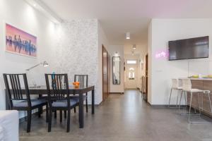 Funky Breeze & Balcony