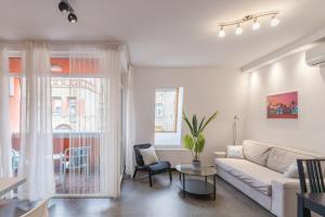 Miami Vice Apartment with Balcony