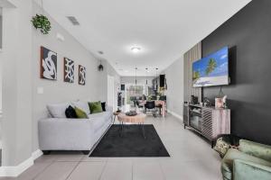 Uniquely Chic home near Disney!