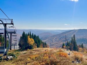 Ski-in, ski-out chaleureux studio loft au pied des pistes de ski - 3hvězdičkové hotely ve městě Stoneham