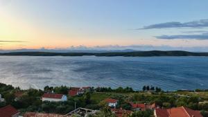 Nautilus-Bay Steinhaus im Dorf von Zavala für 2-7 Personen, 3 Schlafzimmer