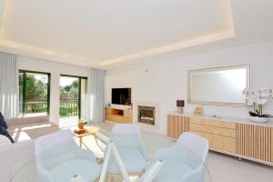 Birdie Bliss Apartment - CleverDetails - Sleeps 4 Adults and 1 Child
