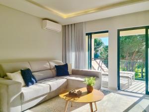 Birdie Bliss Apartment - CleverDetails - Sleeps 4 Adults and 1 Child