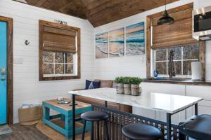 Lifes a Beach - 3 Acres with Hot Tub