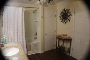 Family Room with Bathroom room in Serenity Hill bed and breakfast