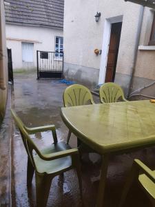 Maisons de vacances Chez Nino wifi gratuit : Maison 3 Chambres