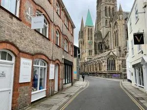 Private Double Room with Ensuite, No Breakfast, Truro City Centre - Kenwyn