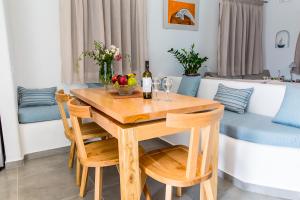 Aspronisi Luxury Villa with Caldera View