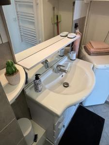 Lescale, Studio proche Gare Melun avec parking privé