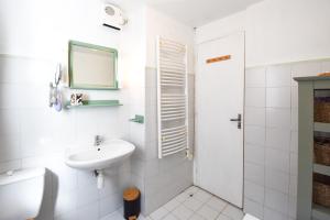 Maisons de vacances Villecomtal La Rouge, maison avec terrasse : photos des chambres