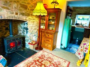 Castle Buildings Cottage2