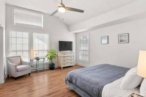 Timeless Elegance Historic NOLA Haven 2BD