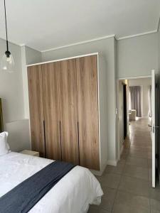 19 Elizabeth Place - Beautiful and spacious self catering 3 bedroom unit with quick access to Kyalami Racetrack with free WiFi - Perfect for a big family in Midrand