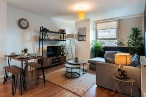 Central Maidstone Contractor Flat - East Barming