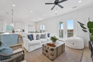 Galveston Beach House with Water Views - Terramar Beach