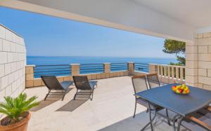 Superior One Bedroom Apartment with Terrace and Sea View room in Big Blue Apartments