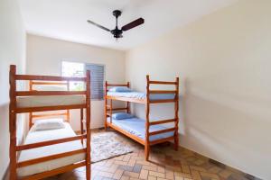 2 Quadras Praia Asturias e Tombo - Faça tudo a pé