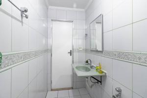 2 Quadras Praia Asturias e Tombo - Faça tudo a pé