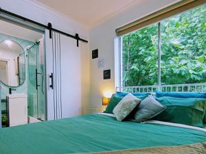 Modern comfy stylish & convenient large apartment