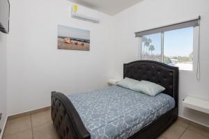 Modern Lux HomeSleeps 12 5 min to BeachHigh speed fiber optic internet!