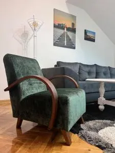 Urban, Lovely suburb duplex - Ovča