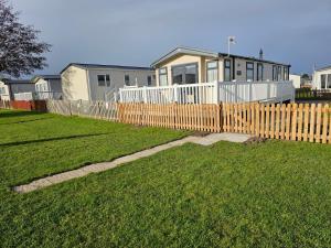 208 Holiday Resort Unity Brean 6 berth Passes optional No pets