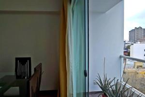 Excellent apartment, access to pool, grills, ballroom