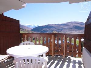 Appartement 2P, 6 Pers, Balcon SudEst, À 100m des Pistes et Commerces - LAlpe dHuez - FR-1-405-351