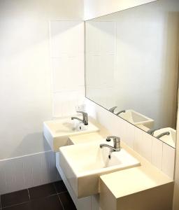 Perfect Locale 2bed Apt Parking