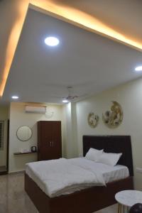 The Paradise Guest Inn