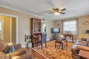 Sparkling, Secure, Comfortable Housing - Cute home - Пайн-Блафф