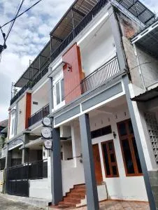 Ador 46 Homestay Syariah & Kost - Pijiombo