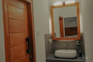 MANTA RAY MANOR HAVEN -Nestled on Sri Lankas Southern Coast, offers Luxurious rooms with Ocean, Garden, & Pool Views, a Private Beach, Ocean-View Pool with a Jacuzzi, & Event Hosting & more, your Perfect Escape for Relaxation & Unforgettable Moments