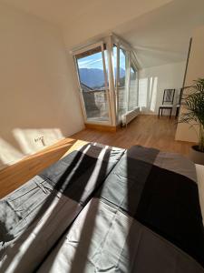 Geräumiges sonniges Apartment mit Bergblick