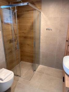 Domki nad jeziorem Złoty Potok