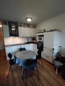 Appartements Appartement 3 etoiles, 2 chambres , cuisine amenagee, terrasse, face a la chaine des Pyrenees : photos des chambres