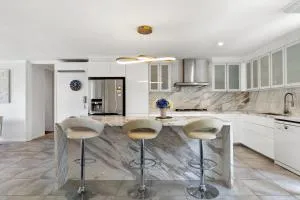 Luxury spacious 3-bedroom Suite on exclusive Lansell Rd, Toorak - Готорн