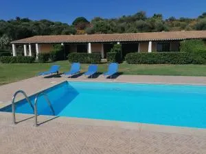 Villa Agasi piscina e vista mare - Marina di Gairo
